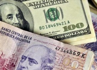 Peso argentino y dólar