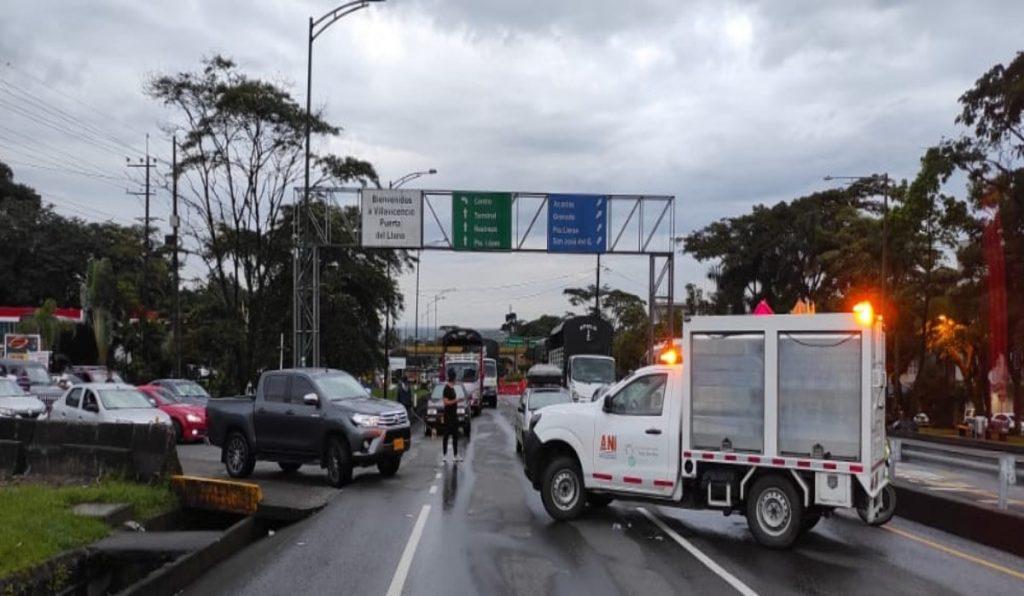 Vía Que Conecta A Bogotá Villavicencio Amanece Cerrada