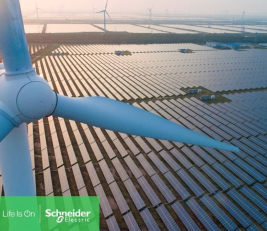 La alianza de bp y Schneider Electric para ayudar a consumidores a descarbonizar