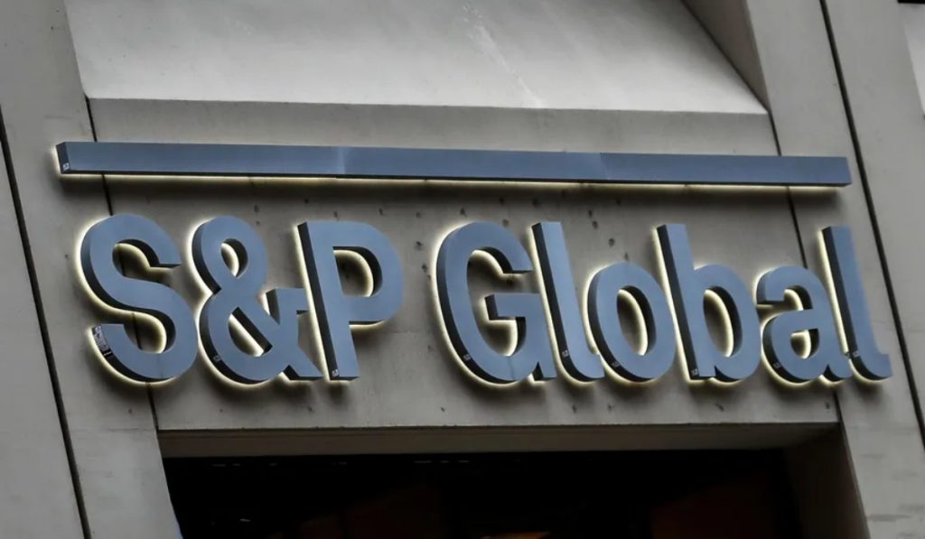 S&P destaca aspectos de reforma pensional, pero advierte presión fiscal