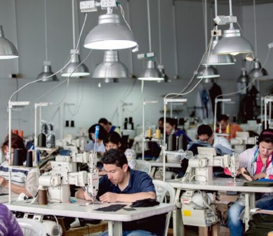 Fábrica textil en Colombia / Salario mínimo / trabajo