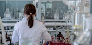 Participación de mujeres en sector químico puede aumentar