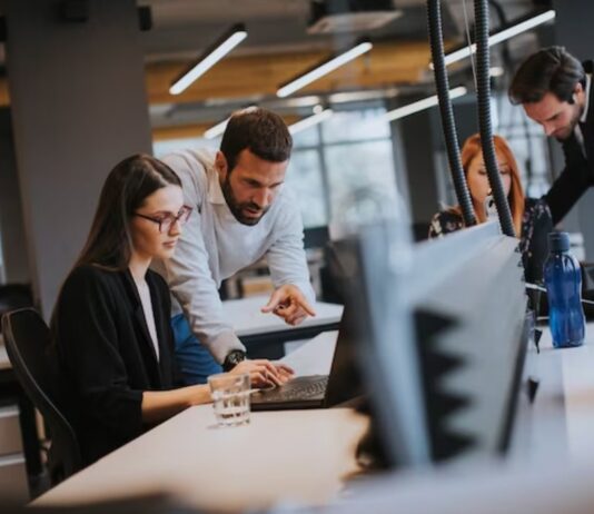 La mezcla de generaciones en una empresa mejora las oportunidades para tener equipos más consolidados.