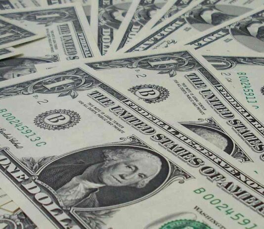 Dólar en Colombia, inició la semana sobre los $4.700