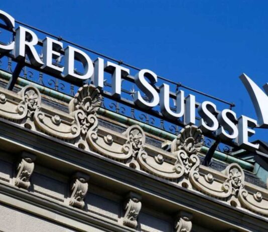 UBS estudia opciones para vender la unidad bancaria de Credit Suisse