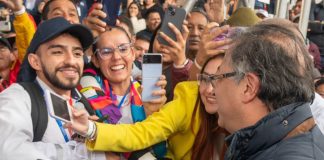 El presidente Petro busca mejorar las perspectivas de la economía de Colombia