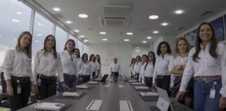 Mujeres en juntas directivas