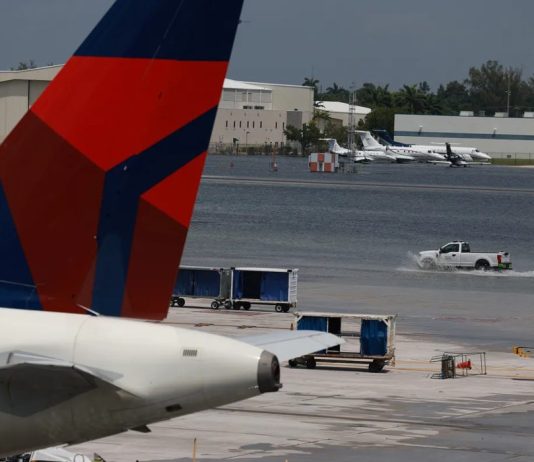 Aeropuerto de Fort Lauderdale (Florida) reinició operaciones comerciales tras inundaciones por lluvi