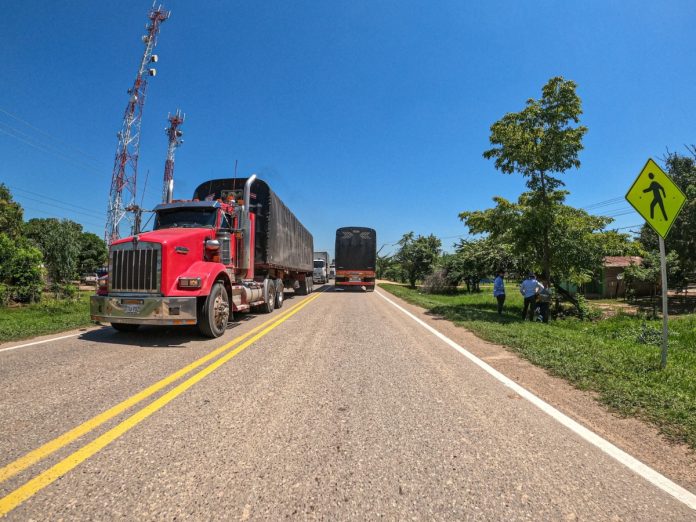 Caen los costos del transporte de carga en Colombia por carretera