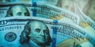 Dólar cierra semana santa a la baja