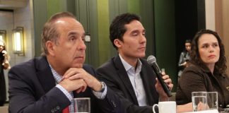 Guillermo Reyes, Luis Fernando Mejía y María Constanza García durante evento de la CCI y Fedesarrollo