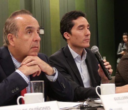 Guillermo Reyes, Luis Fernando Mejía y María Constanza García durante evento de la CCI y Fedesarrollo