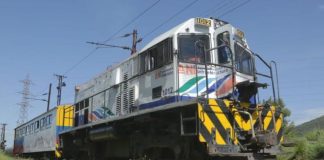 Ferrocarril recorre vía férrea en Colombia