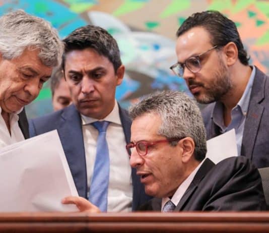 Miembros del gobierno Petro y el Congreso durante la discusión del Plan de Desarrollo