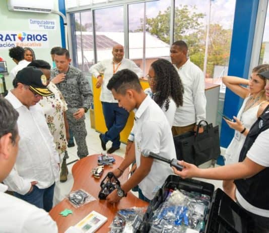 Gustavo Petro en San Andrés, entrega de laboratorios de innovación educativa