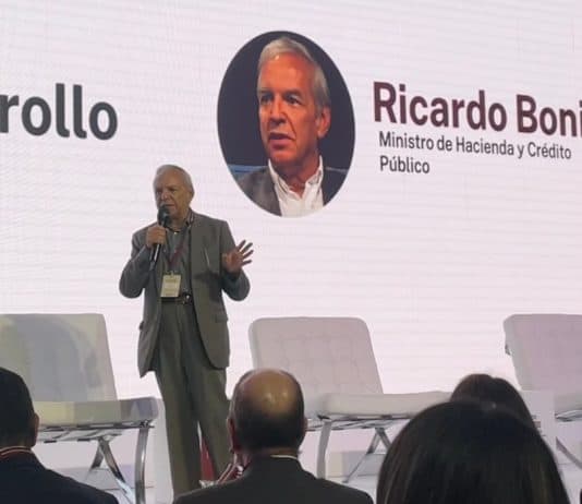 Ricardo Bonilla habla en un evento de la Financiera de Desarrollo Nacional, en Bogotá