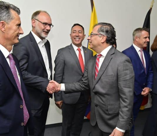 Petro llega a Alemania para firmar acuerdo de produccir hidrógeno verde en Colombia