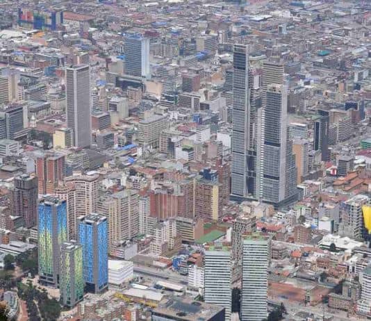 Si Juan Daniel Oviedo gana la Alcaldía de Bogotá daría incentivos económicos por la generación de empleo.