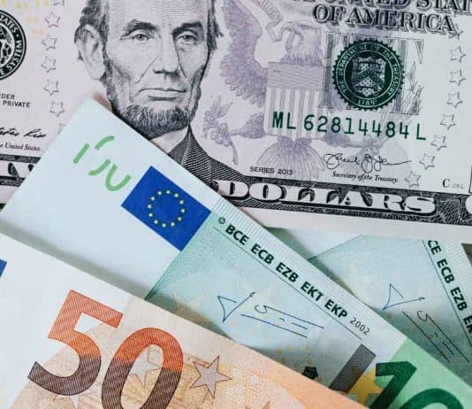 Valores del dólar y euro en casas de cambio