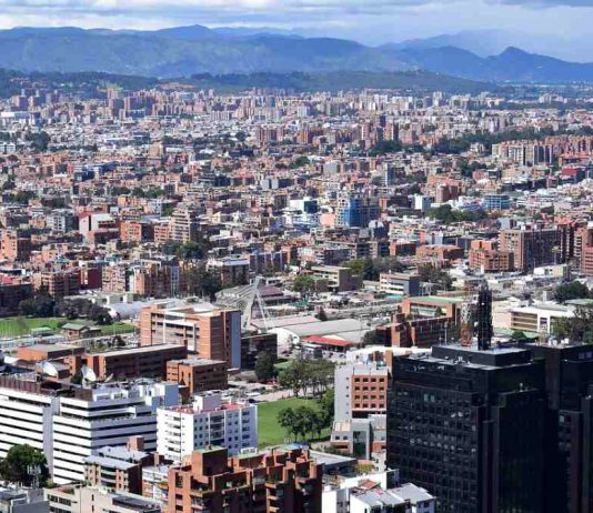 Incertidumbre política y económica aplaza inversiones en Colombia
