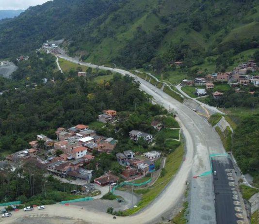 Vía Pacífico 1 en Antioquia, afueras de Medellín