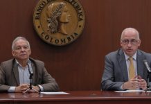 Ricardo Bonilla, ministro de Hacienda, y Leonardo Villar, gerente del Banco de la República, en rueda de prensa
