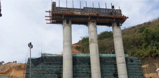 Obras de un tramo de la vía Panamericana en Colombia.