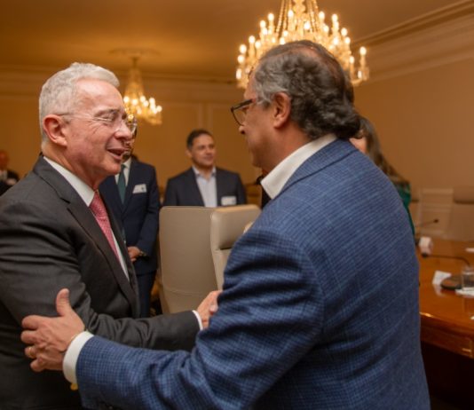 Expresidente Álvaro Uribe y presidente Gustavo Petro