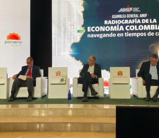 Exministros de Hacienda sobre panorama fiscal de Colombia.