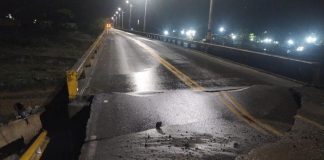 Puente Tonuso caído en vía a Santa Fe de Antioquia