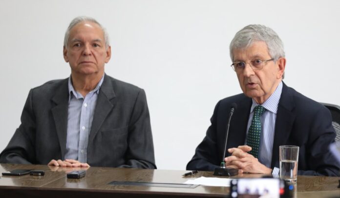 Ricardo Bonilla y Juan Martín Caicedo en rueda de prensa