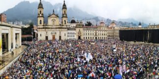 Balance de cuántas personas manifestaron contra Petro.