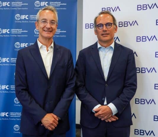Mario Pardo, presidente ejecutivo de BBVA Colombia, y Alfonso García, vicepresidente para Europa y América Latina y el Caribe de IFC.