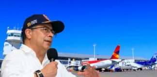 Petro habla del combustible para aviones en Colombia