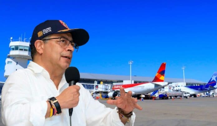 Petro habla del combustible para aviones en Colombia