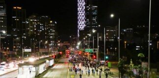 Ciclovía nocturna en Bogotá.