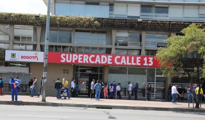 SuperCADE Calle 13, en Bogotá.