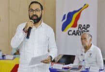 Andrés Camacho, ministro de Minas y Energía, en una reunión sobre tarifas de energía en el Caribe