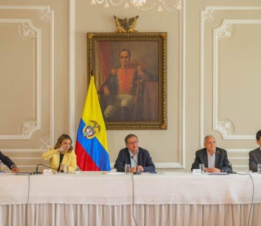 Presidente Petro en reunión de inversiones forzosas en Colombia