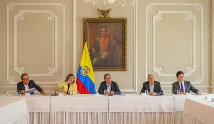 Presidente Petro en reunión de inversiones forzosas en Colombia