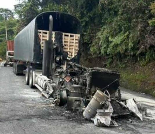 camiones quemados en Valdivia, Antioquia