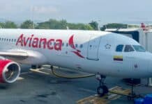 Avión de Avianca en el aeropuerto de Cali