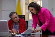 Gustavo Petro y María Constanza García reunidos en Casa de Nariño por el paro camionero