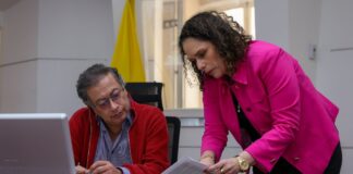 Gustavo Petro y María Constanza García reunidos en Casa de Nariño por el paro camionero