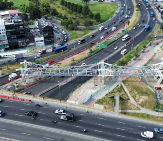 Ciclopuente de la Av. Boyacá con Calle 80, en Bogotá.