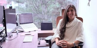 Carolina Chacón, ingeniera civil y cofundadora de AcabadosVIS.com.