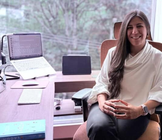 Carolina Chacón, ingeniera civil y cofundadora de AcabadosVIS.com.