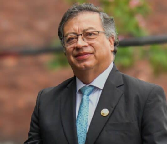 Gustavo Petro llega a Brasil para la Cumbre del G20 y un posible encuentro con Lula