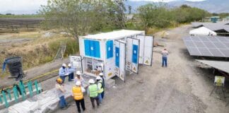 Celsia pone en operación primer sistema de baterías conectado a una granja de energía solar