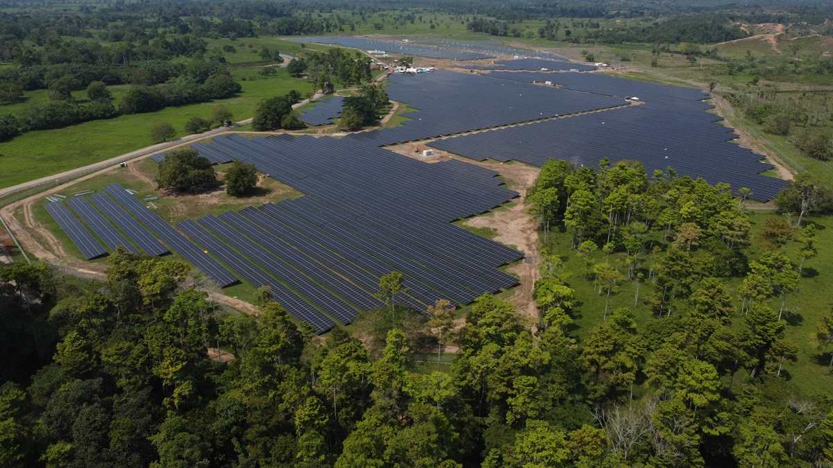 Ecopetrol inauguró la Granja Solar La Cira Infantas en Santander